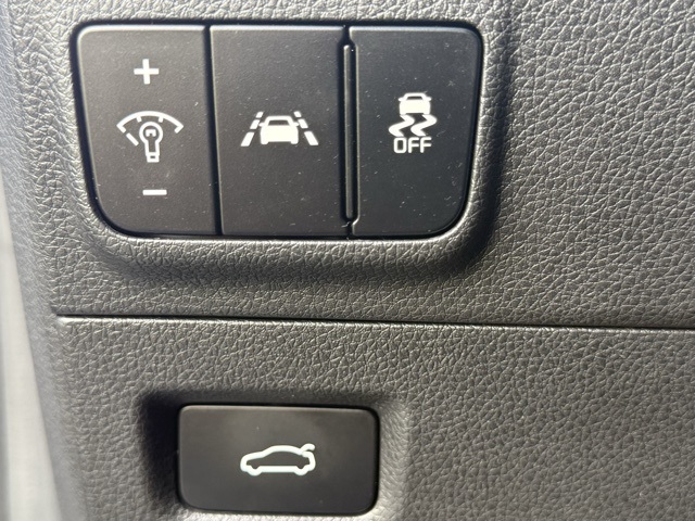 Vehicle image 24 of 28