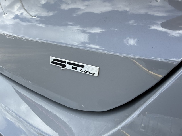 Vehicle image 10 of 28