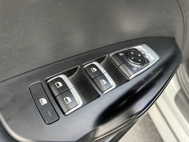 Vehicle image 12 of 28