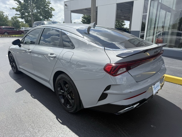 Vehicle image 7 of 28