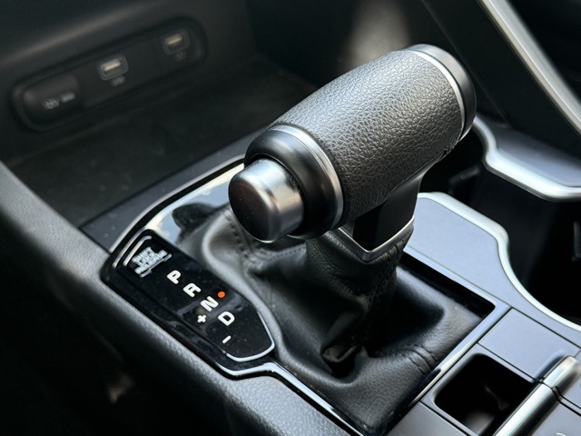 Vehicle image 21 of 28