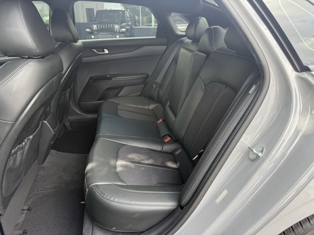Vehicle image 15 of 28