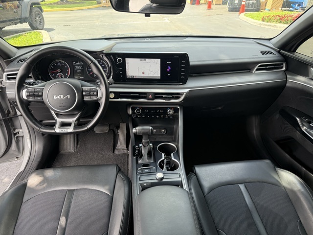 Vehicle image 16 of 28