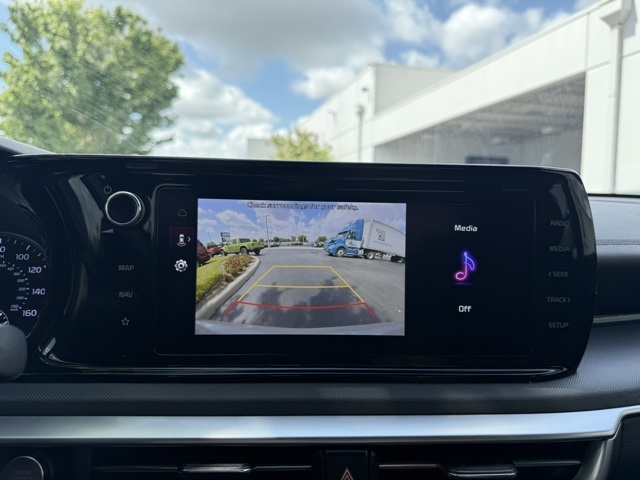 Vehicle image 18 of 28