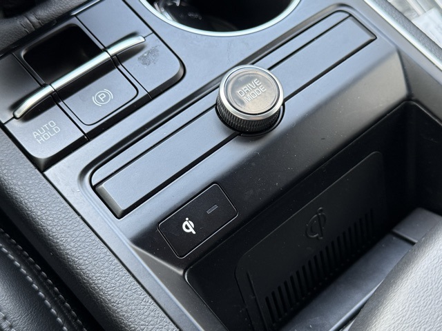 Vehicle image 22 of 28