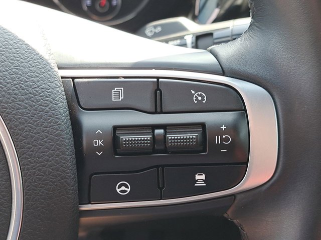 Vehicle image 28 of 32