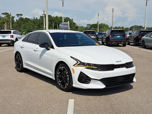 Vehicle image 4 of 32