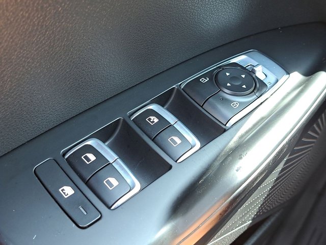 Vehicle image 26 of 32