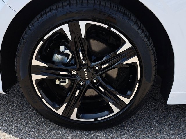 Vehicle image 11 of 32
