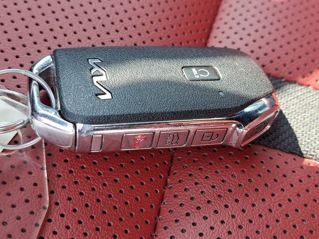 Vehicle image 31 of 32