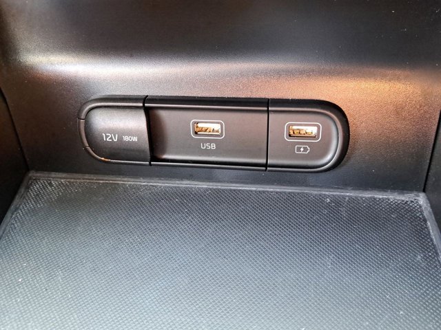 Vehicle image 24 of 32