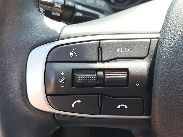 Vehicle image 27 of 32