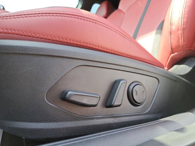 Vehicle image 20 of 32