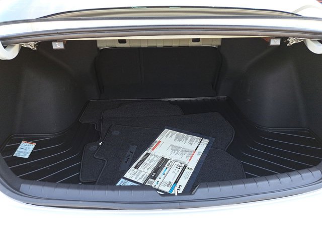 Vehicle image 13 of 32