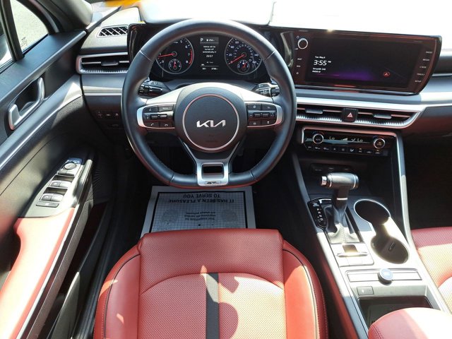 Vehicle image 16 of 32
