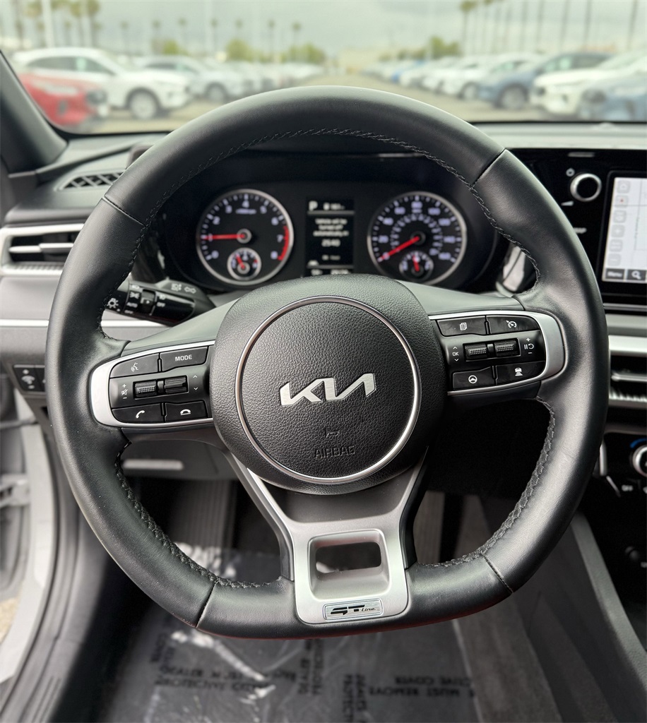 Vehicle image 17 of 29