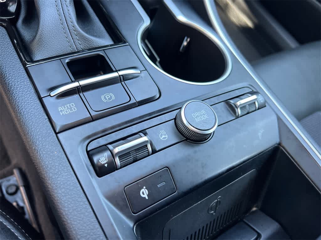 Vehicle image 33 of 36