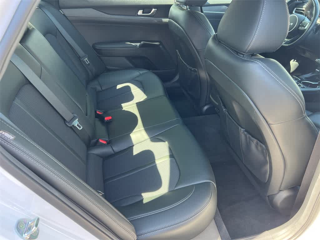 Vehicle image 15 of 36