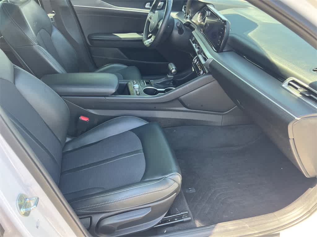 Vehicle image 14 of 36