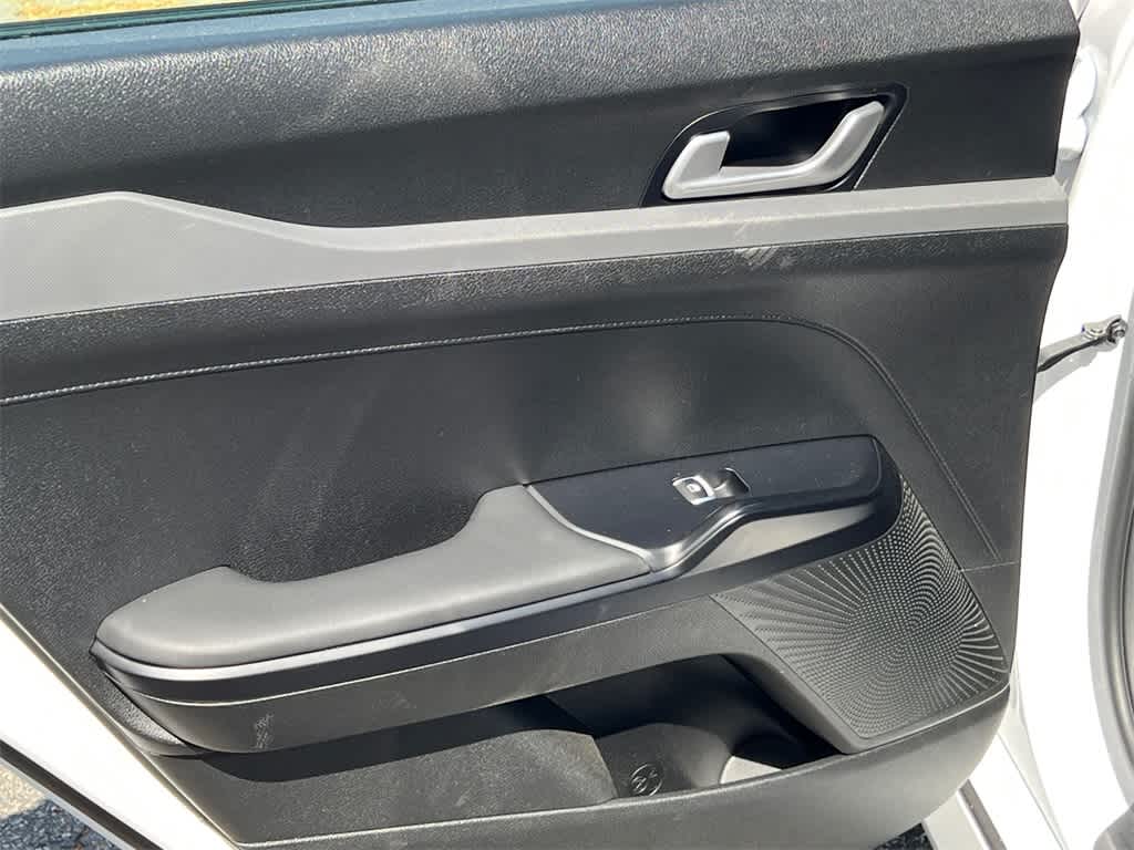 Vehicle image 17 of 36