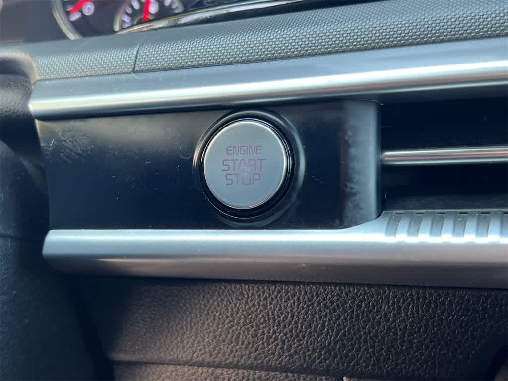 Vehicle image 31 of 36