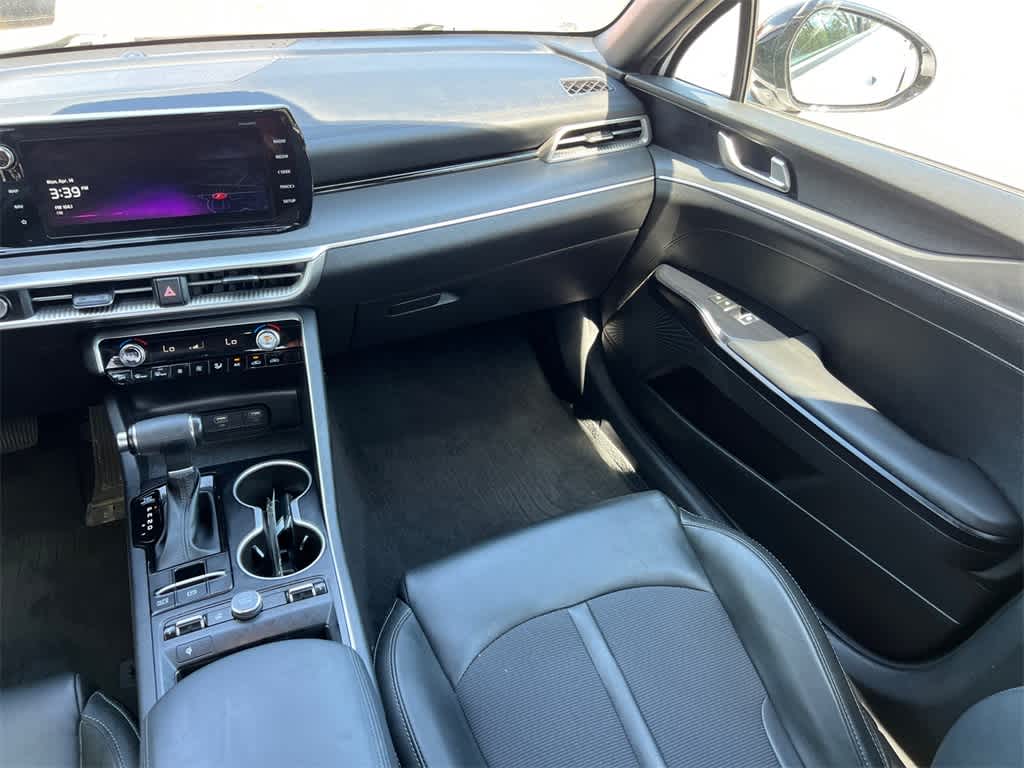 Vehicle image 21 of 36