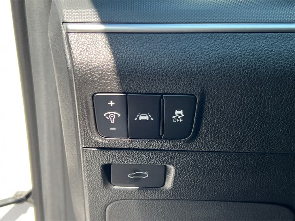 Vehicle image 27 of 36