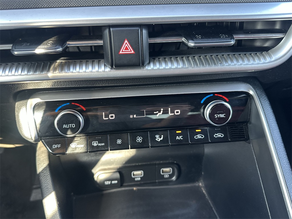 Vehicle image 16 of 25