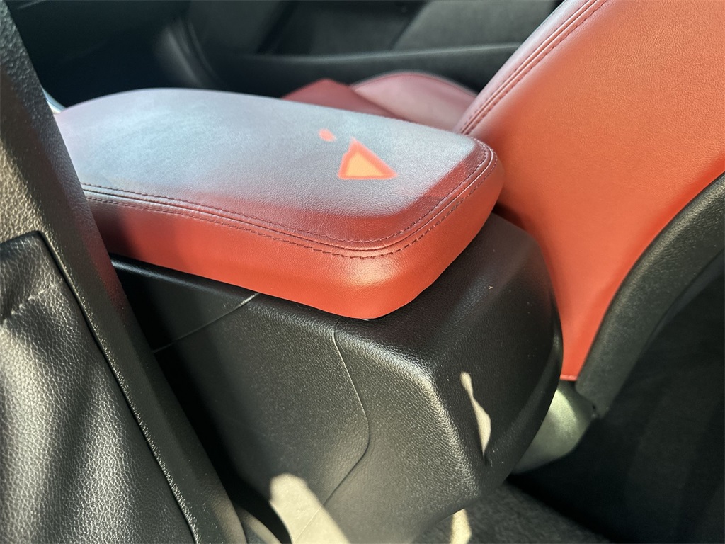 Vehicle image 22 of 25