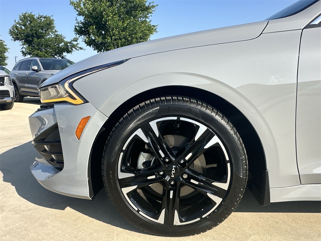 Vehicle image 18 of 25