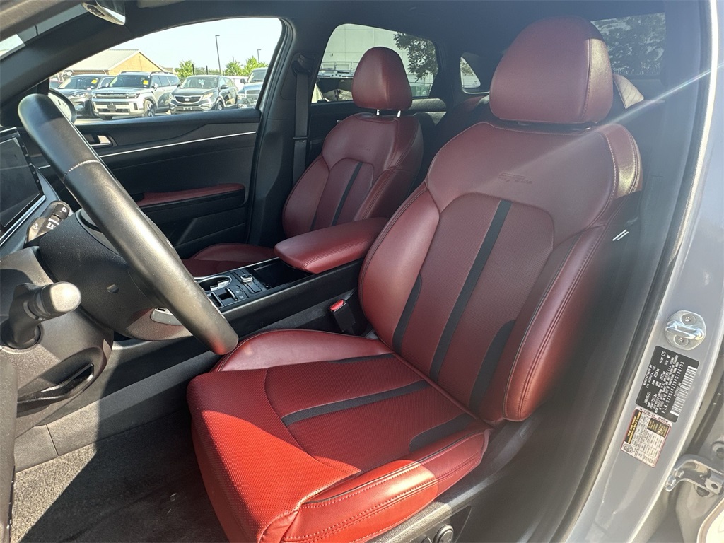 Vehicle image 13 of 25