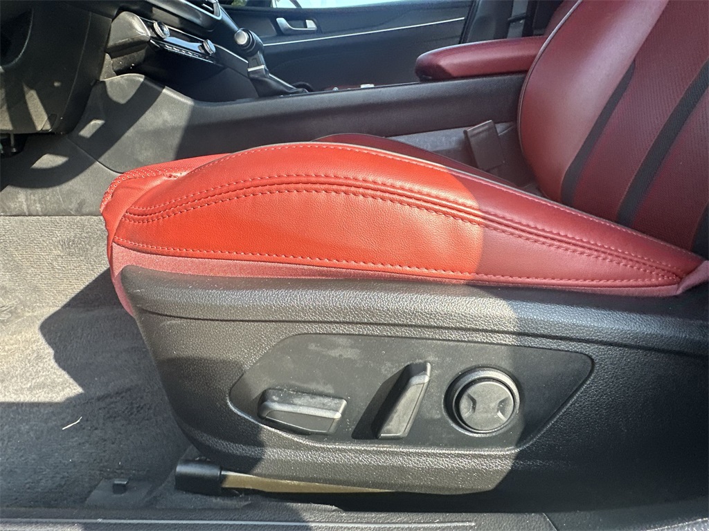 Vehicle image 14 of 25