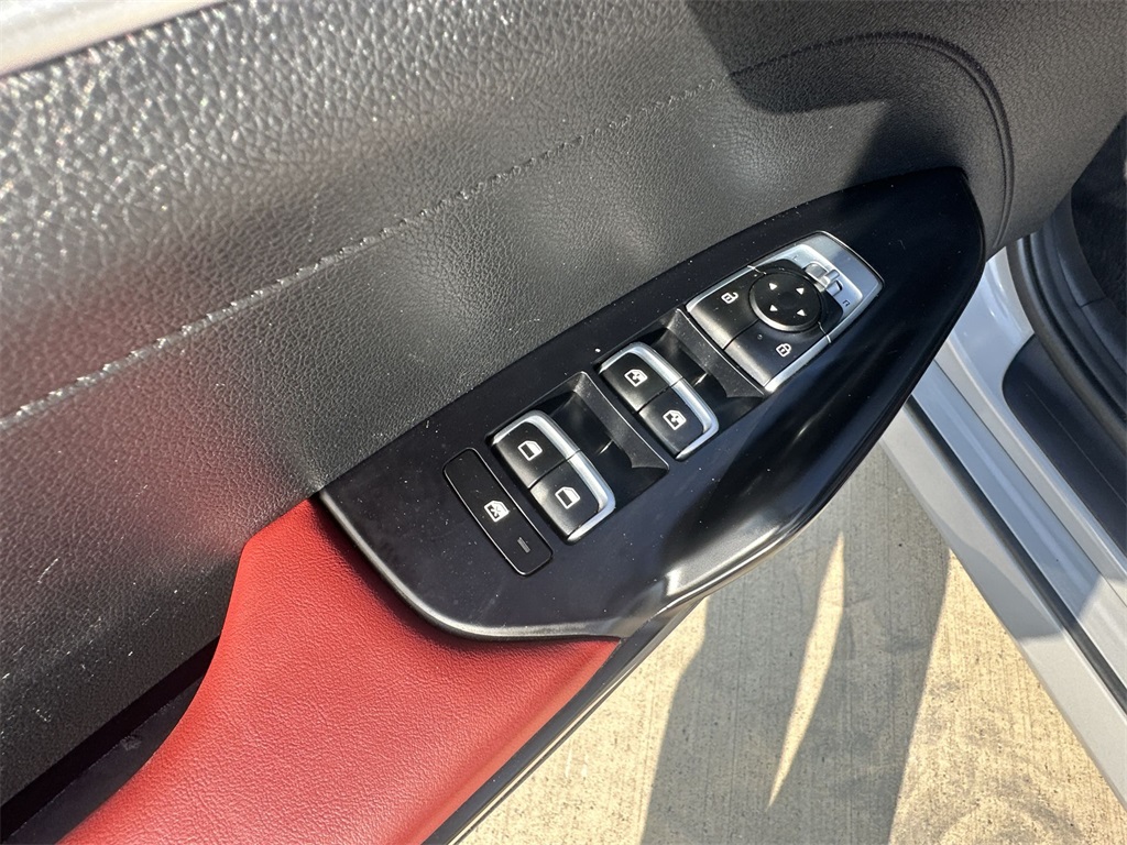 Vehicle image 15 of 25