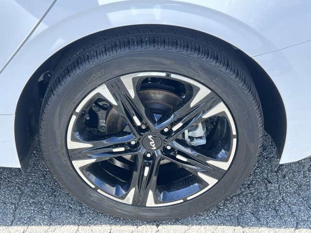 Vehicle image 19 of 34