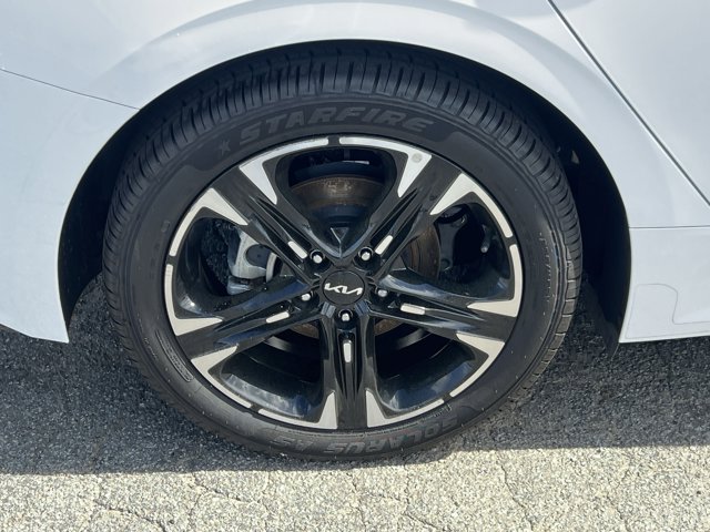 Vehicle image 17 of 34