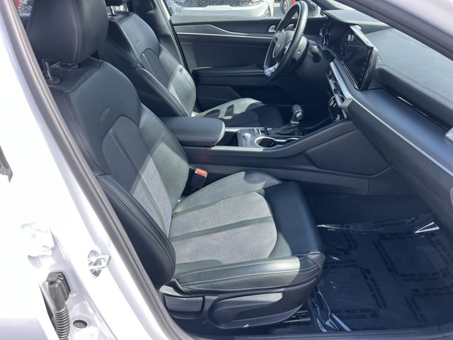 Vehicle image 13 of 34
