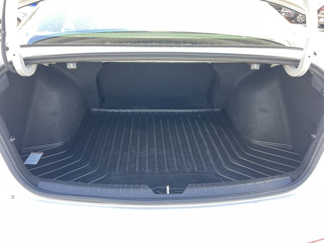 Vehicle image 18 of 34