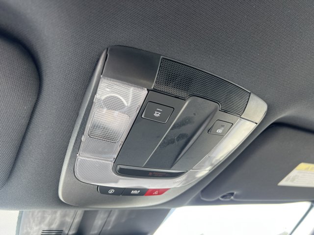 Vehicle image 31 of 34