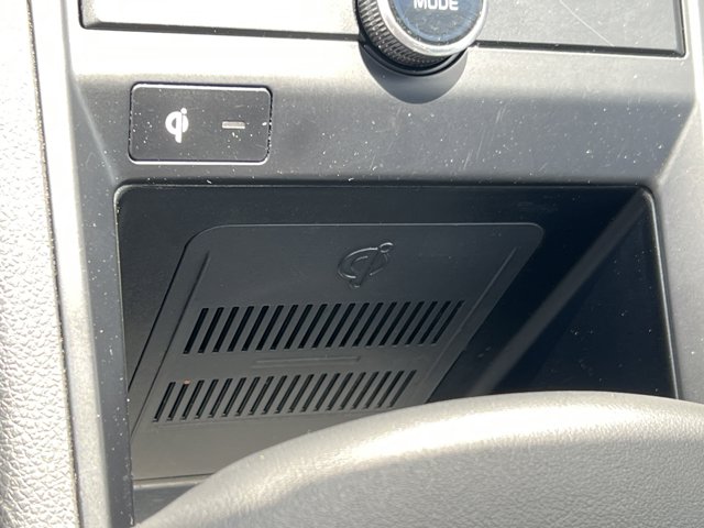 Vehicle image 33 of 34