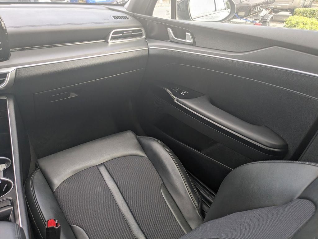 Vehicle image 18 of 34