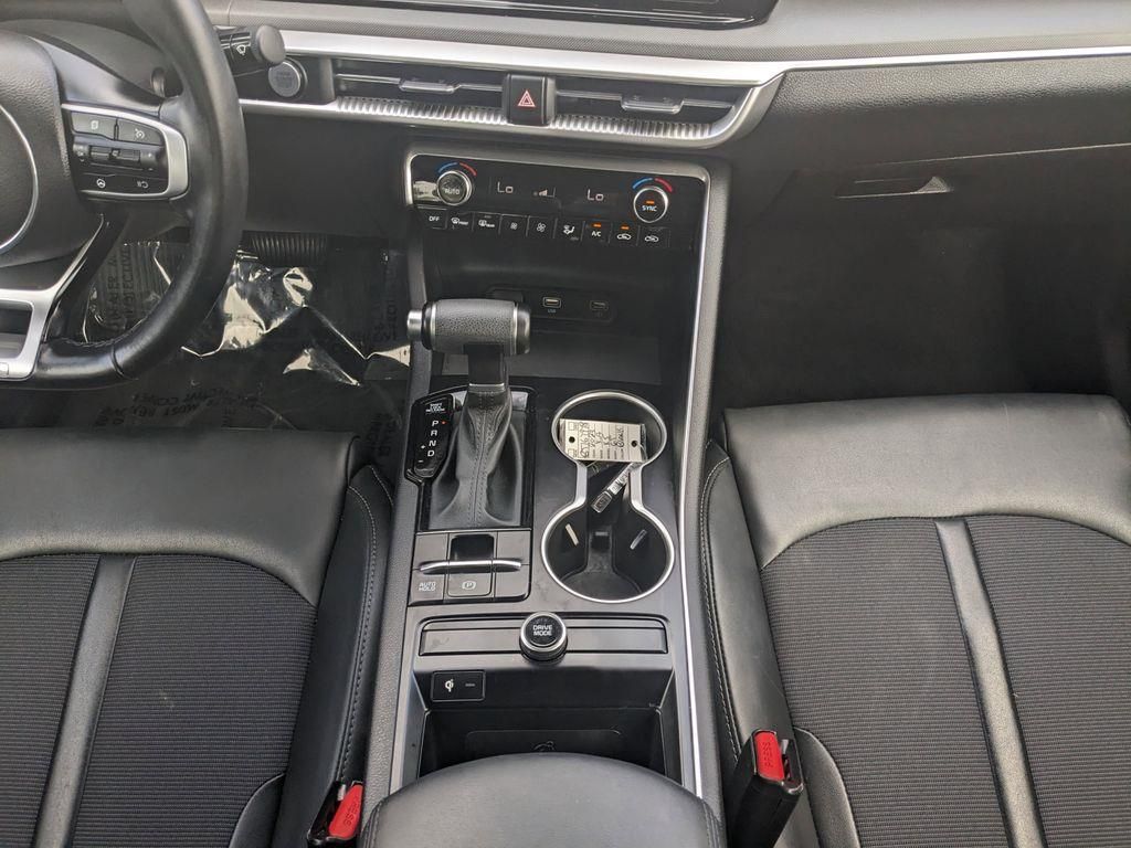 Vehicle image 20 of 34