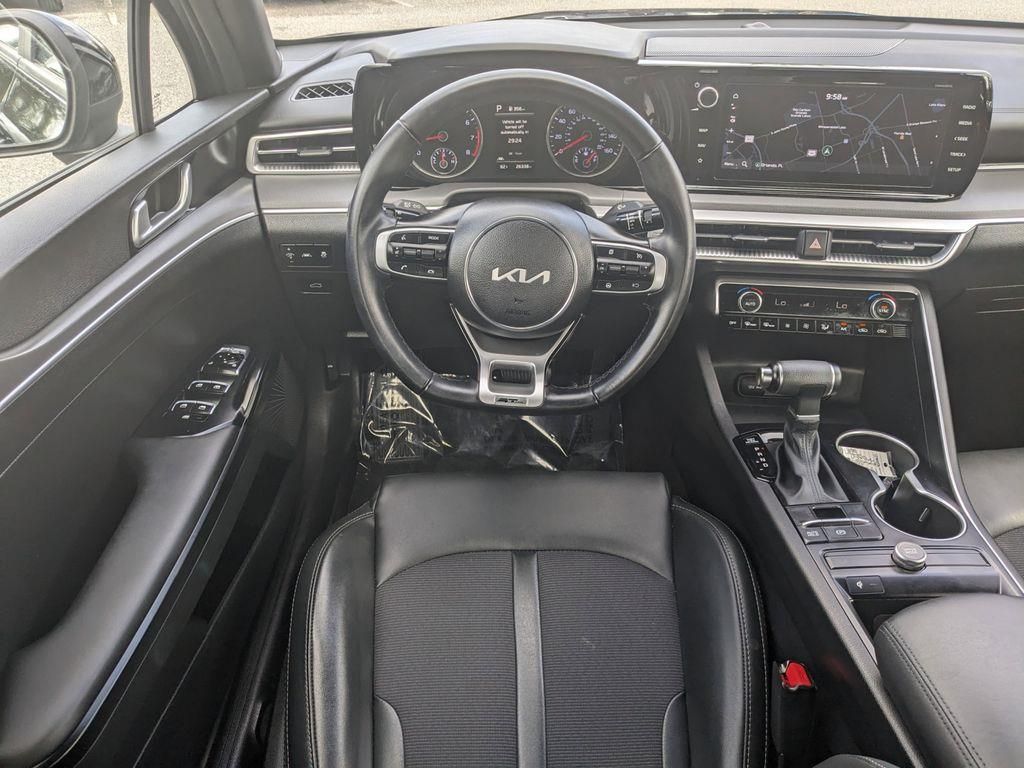 Vehicle image 17 of 34