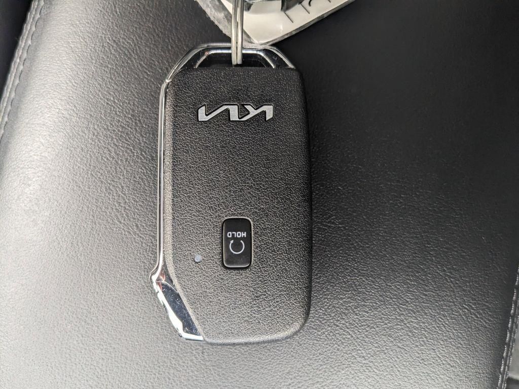 Vehicle image 33 of 34