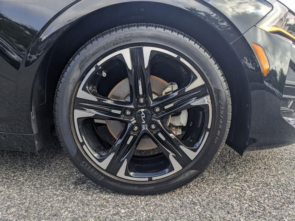 Vehicle image 11 of 34