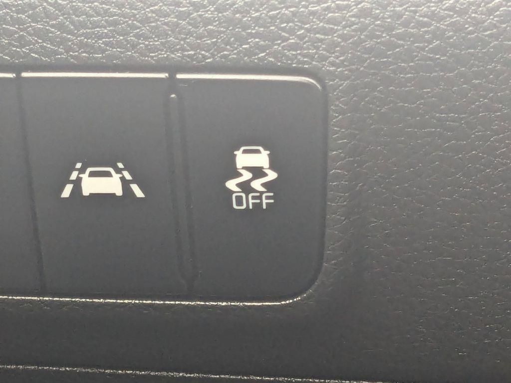 Vehicle image 25 of 34