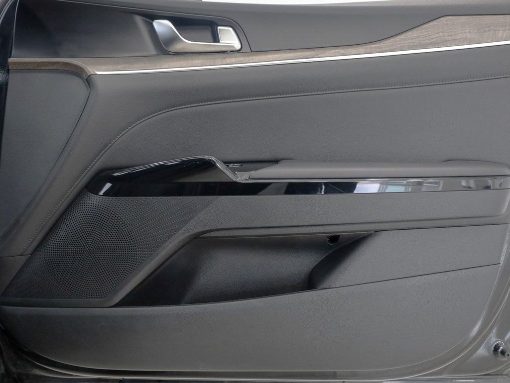 Vehicle image 28 of 39