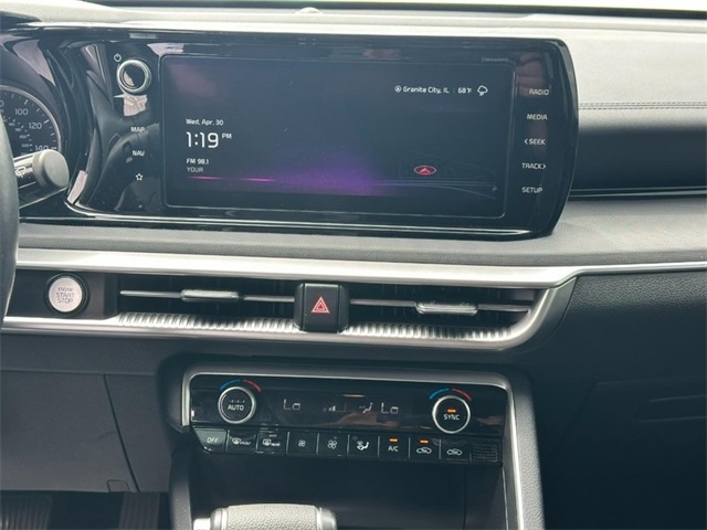 Vehicle image 13 of 24