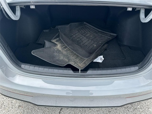 Vehicle image 7 of 24