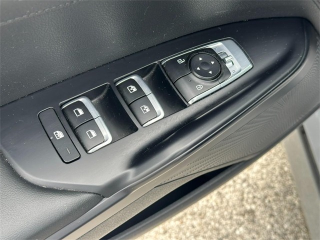 Vehicle image 16 of 24