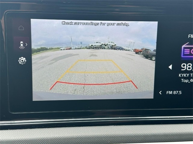 Vehicle image 22 of 24